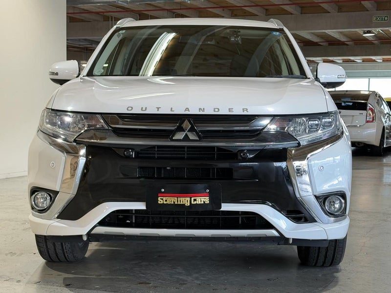 2016 Mitsubishi Outlander PHEV-G Safety Package, photo 2