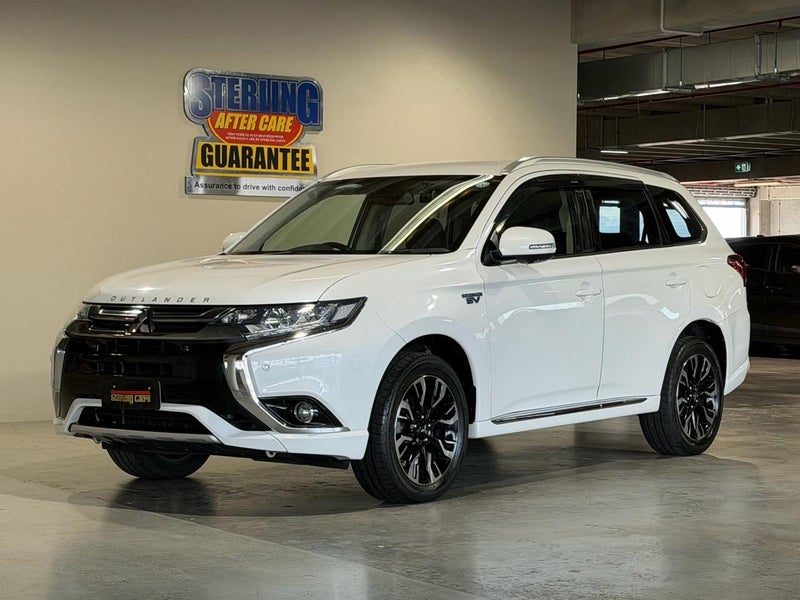 2016 Mitsubishi Outlander PHEV-G Safety Package, photo 3