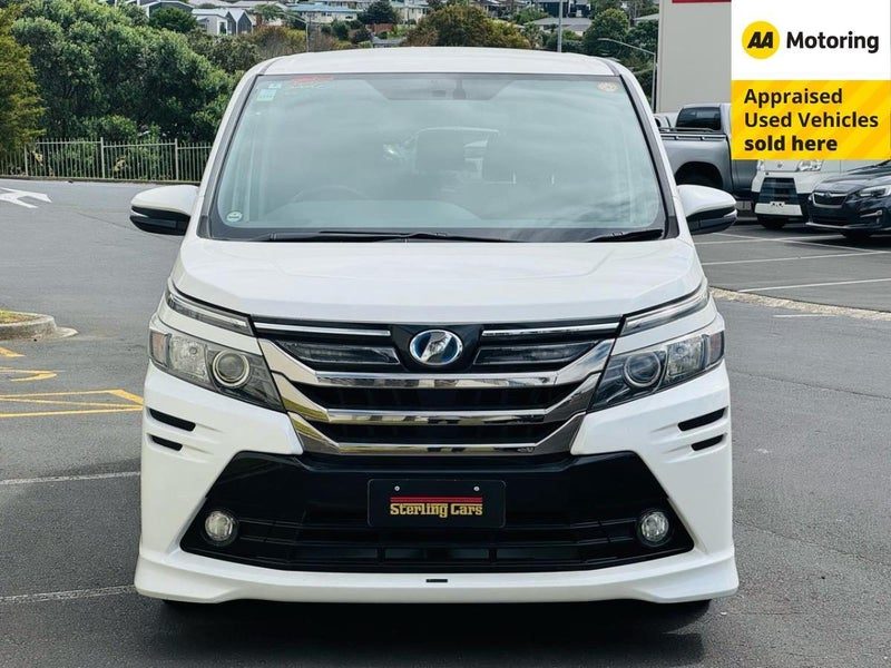 2014 Toyota Voxy Hybrid - V Grade, photo 2