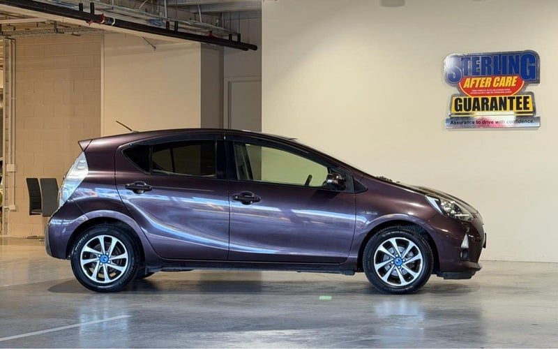 2014 Toyota Aqua, photo 2
