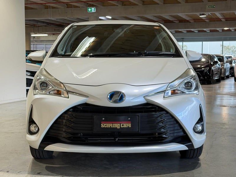 2017 Toyota Vitz Hybrid U Sporty Package, photo 2