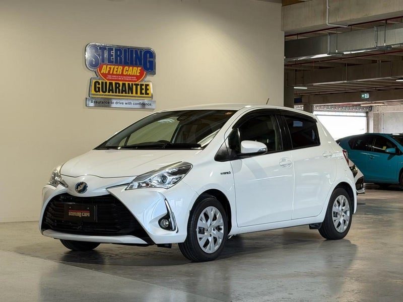 2017 Toyota Vitz Hybrid U Sporty Package, photo 3
