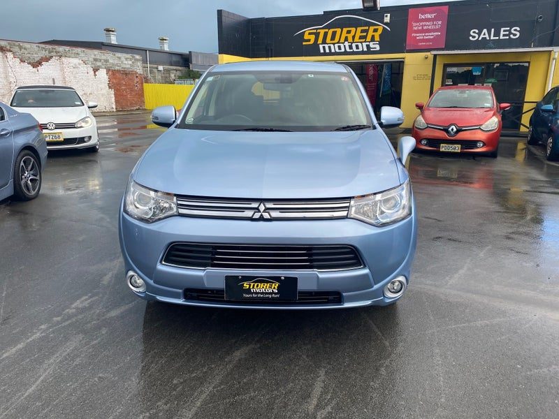 2013 Mitsubishi Outlander PHEV, photo 2
