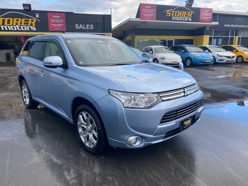 2013 Mitsubishi Outlander PHEV, photo 3