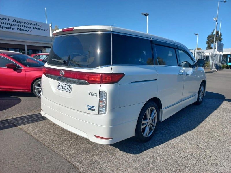 2013 Nissan Elgrand, photo 3