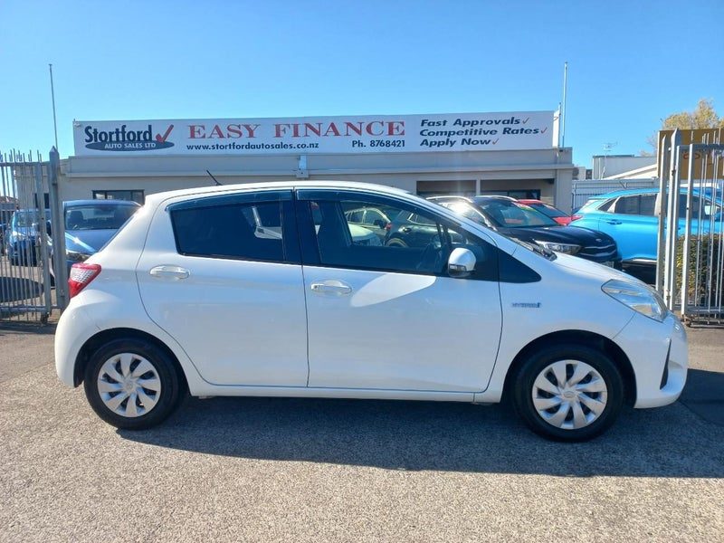 2018 Toyota Vitz HYBRID, photo 2