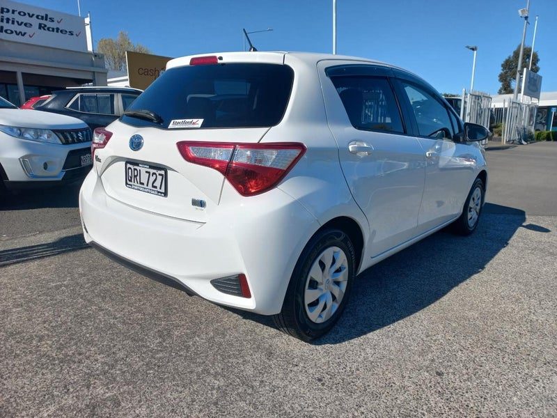 2018 Toyota Vitz HYBRID, photo 3