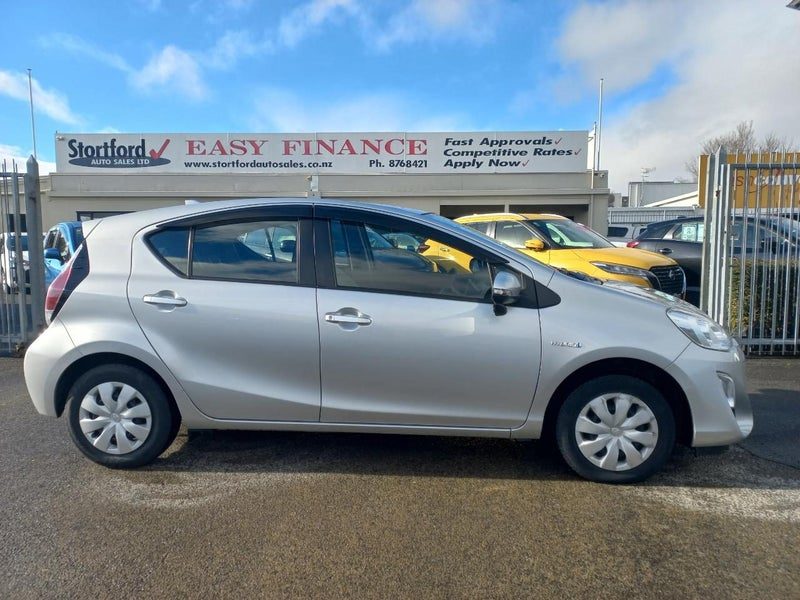 2017 Toyota Aqua, photo 2