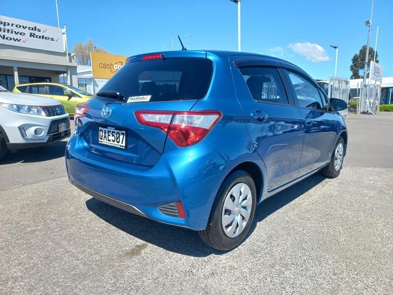 2017 Toyota Vitz, photo 3