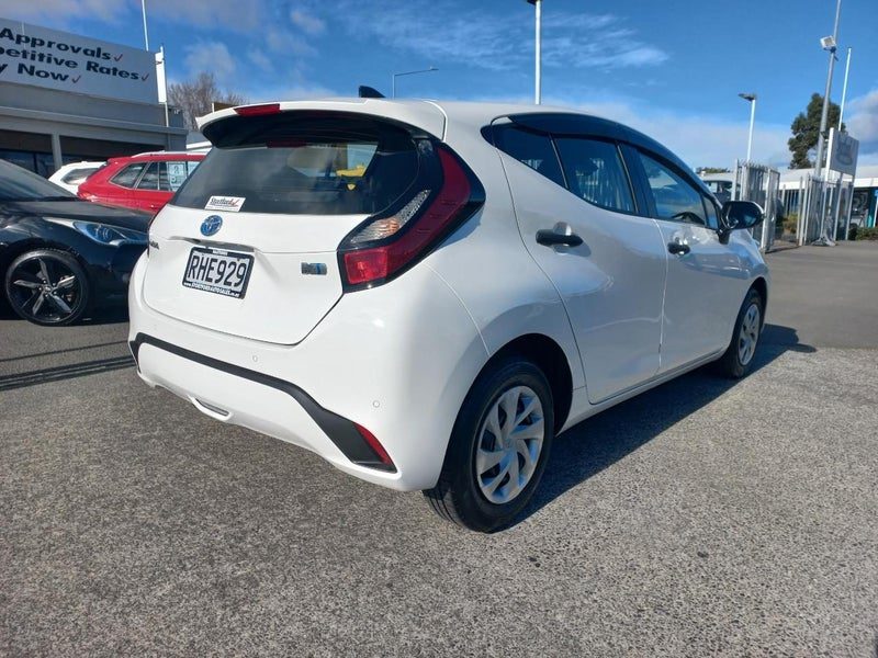 2022 Toyota Aqua HYBRID, photo 3