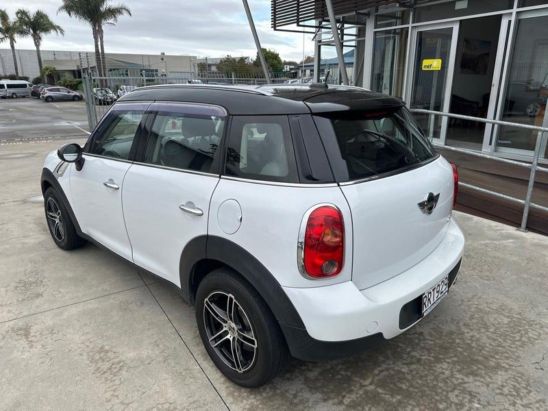 2011 MINI Cooper Crossover, photo 2