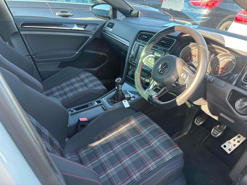 2016 Volkswagen Golf GTI, photo 3