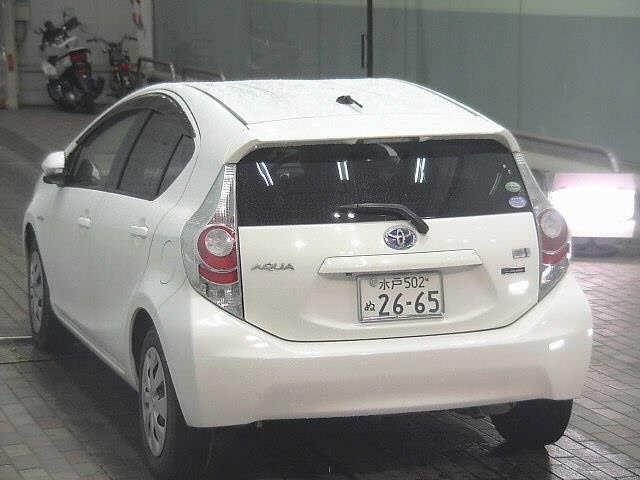 2014 Toyota Aqua S, photo 2