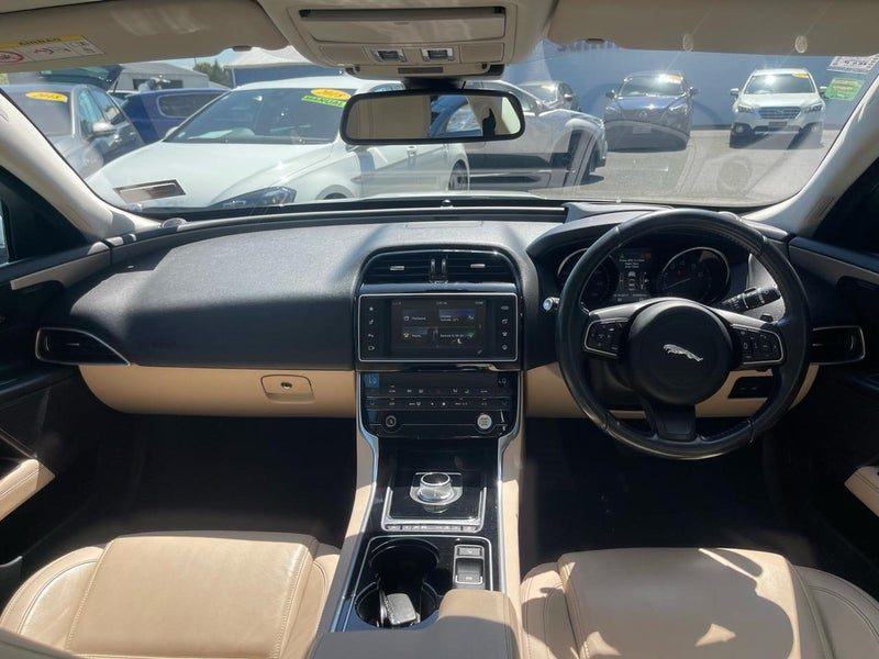 2015 Jaguar XE 20T PRESTIGE 2.0P/8A, photo 3