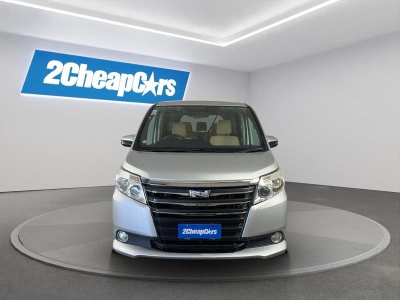 2014 Toyota Noah Hybrid G, photo 2
