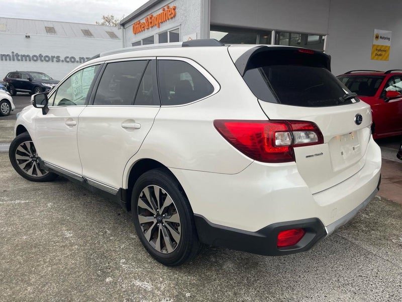 2015 Subaru Outback 4WD LIMITED, photo 2