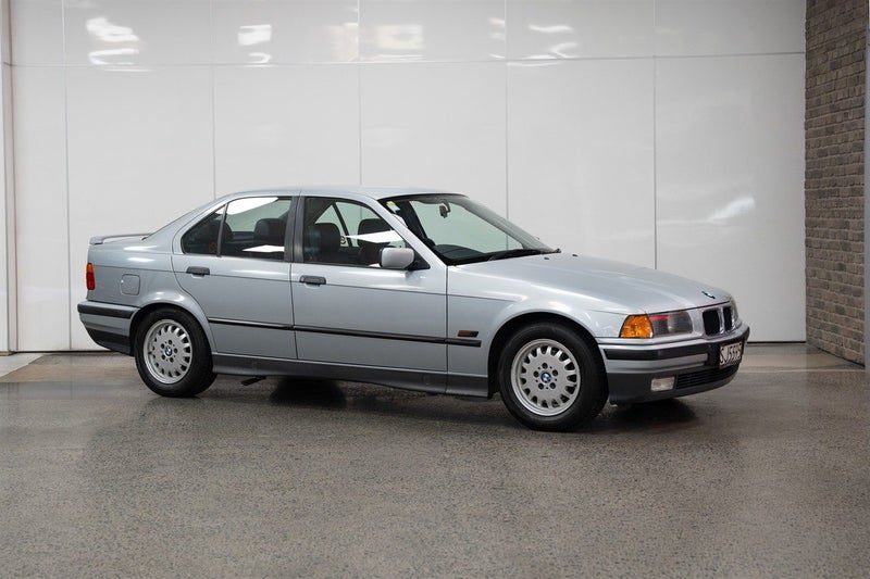 1993 BMW 325i