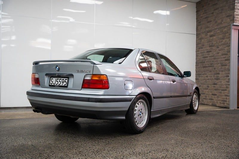 1993 BMW 325i, photo 3