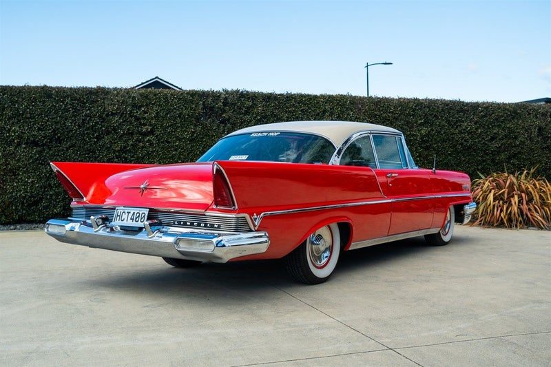 1957 Lincoln Continental Premiere, photo 2
