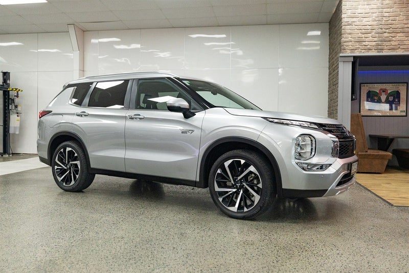 2025 Mitsubishi Outlander XLS PHEV/4WD/AT