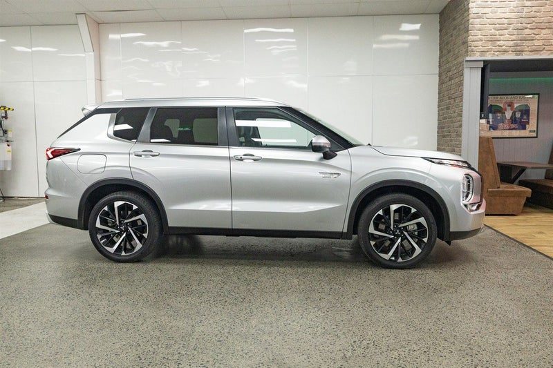 2025 Mitsubishi Outlander XLS PHEV/4WD/AT, photo 2
