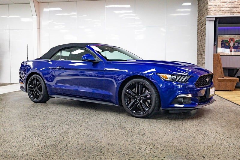 2016 Ford Mustang 2.3L CONVERTIBLE AT, photo 2