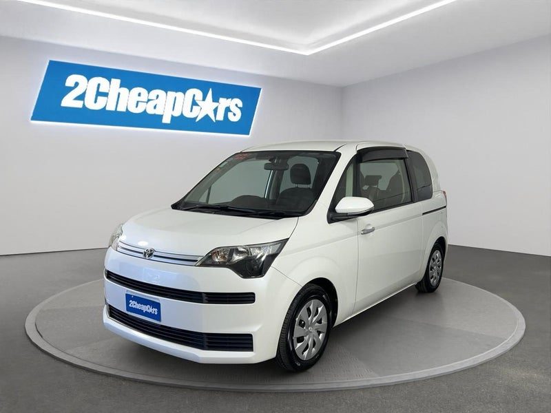 2016 Toyota Spade F, main photo