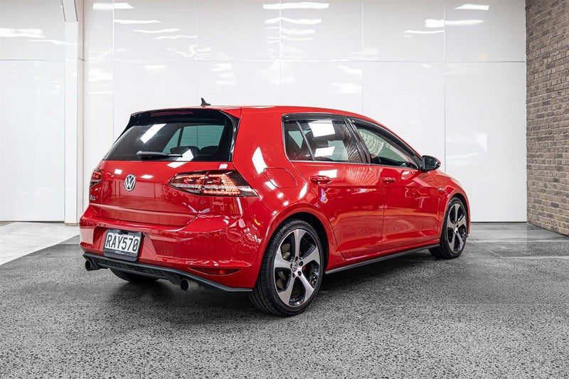 2014 Volkswagen Golf GTI DCC Package, photo 3