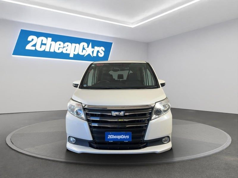 2015 Toyota Noah Hybrid G, photo 2
