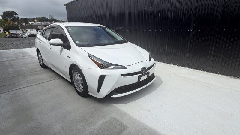 2019 Toyota Prius S | GRADE 4