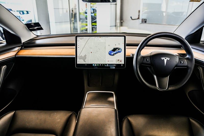 2021 Tesla Model 3 Standard Range Plus, photo 2