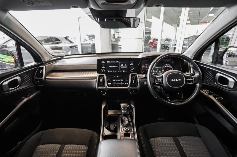2022 Kia Sorento LX, photo 2
