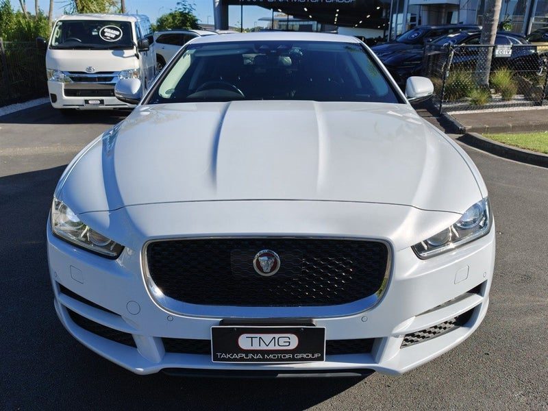 2018 Jaguar XE Prestige, photo 2