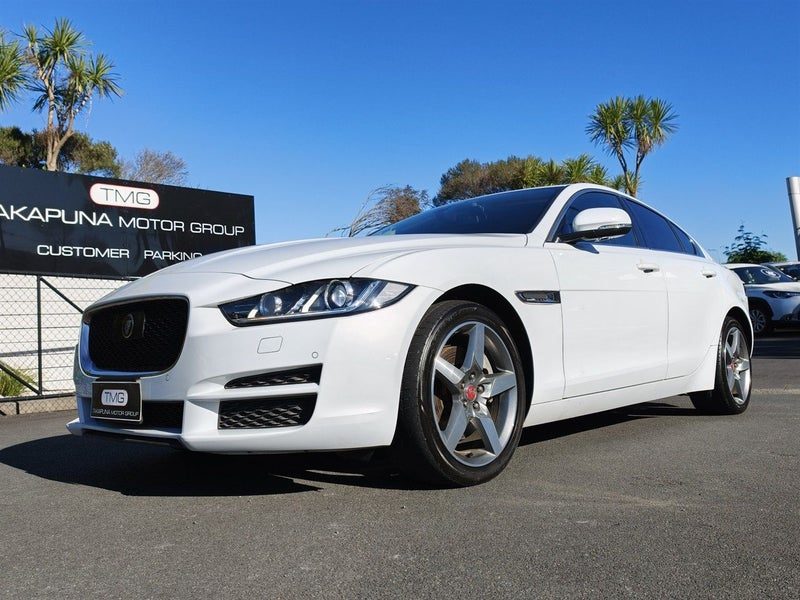 2018 Jaguar XE Prestige, photo 3