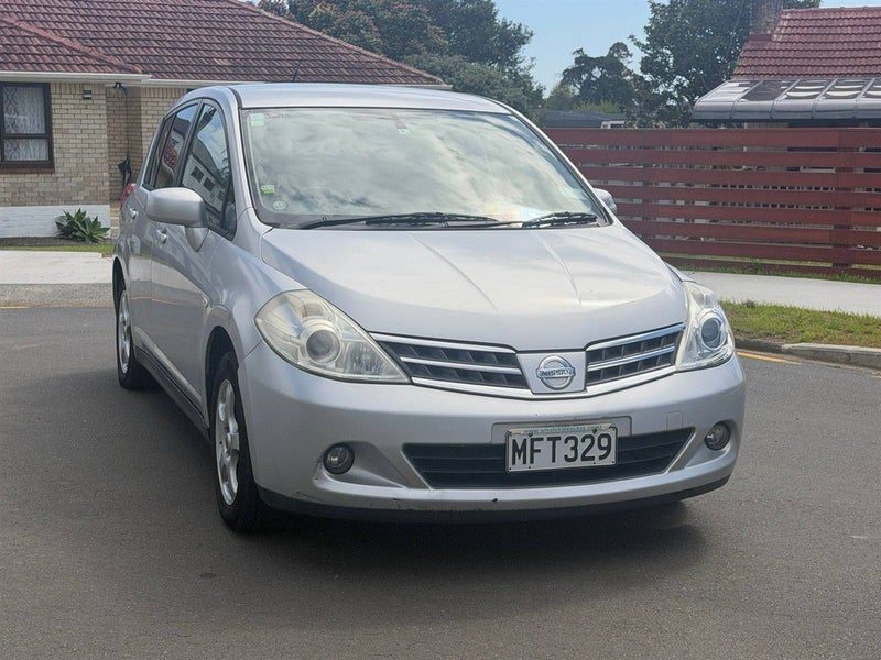 2010 Nissan Tiida, photo 2