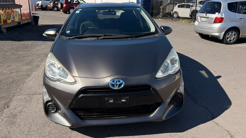 2015 Toyota Aqua PUSH START DARK INTERIOR, photo 2