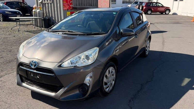 2015 Toyota Aqua PUSH START DARK INTERIOR, photo 3