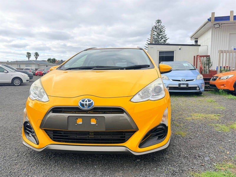 2015 Toyota Aqua, photo 2