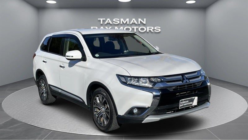 2015 Mitsubishi Outlander 2.4G AWD (7 SEATER)