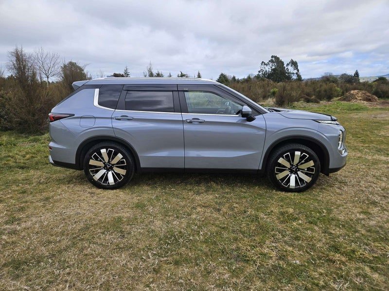 2025 Mitsubishi Outlander XLS 7-Seater NZ-New, photo 3