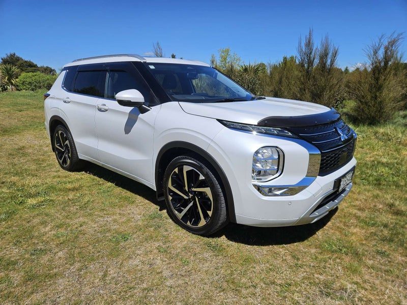 2025 Mitsubishi Outlander VRX AWD Top-Spec