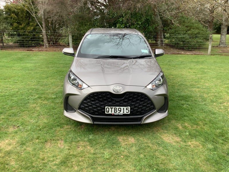 2024 Toyota Yaris GX 1.5L Hybrid Electric Vehicle, photo 3
