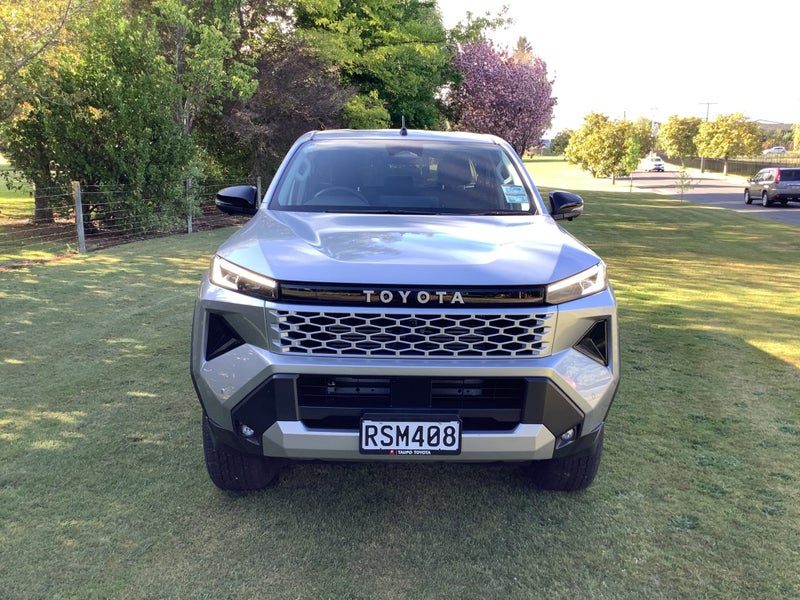 2026 Toyota Hilux SR 5 Limited, photo 3