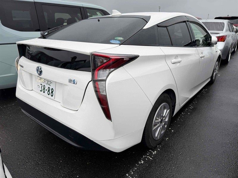 2016 Toyota Prius S Hybrid, photo 3