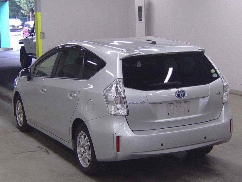 2013 Toyota Prius ALPHA S, photo 3
