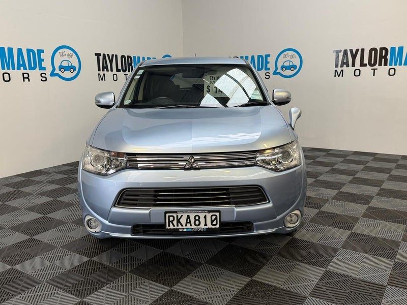 2013 Mitsubishi Outlander PHEV, photo 2