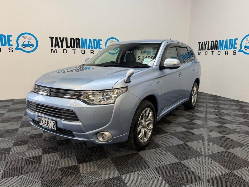 2013 Mitsubishi Outlander PHEV, photo 3