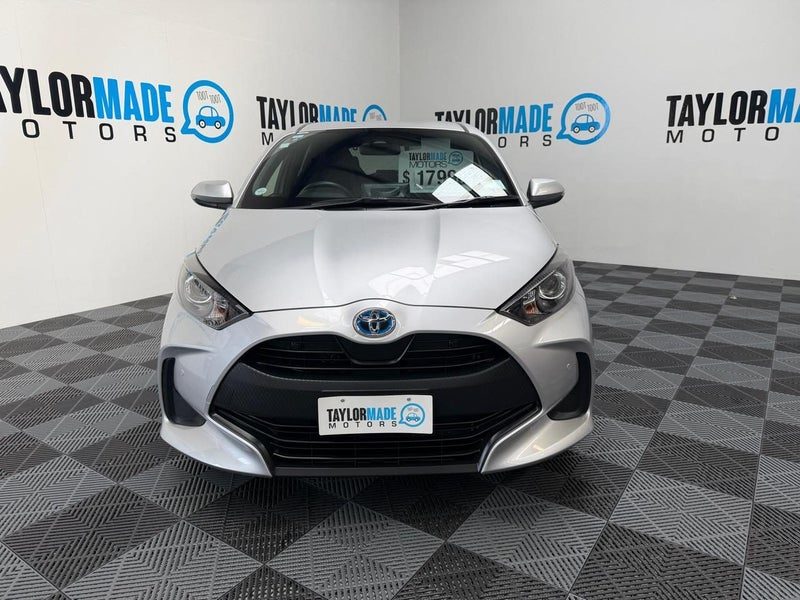 2021 Toyota Yaris HYBRID X, photo 2