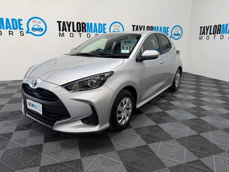 2021 Toyota Yaris HYBRID X, photo 3