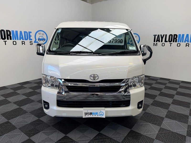 2023 Toyota Hiace 10 Seat Minibus, photo 2